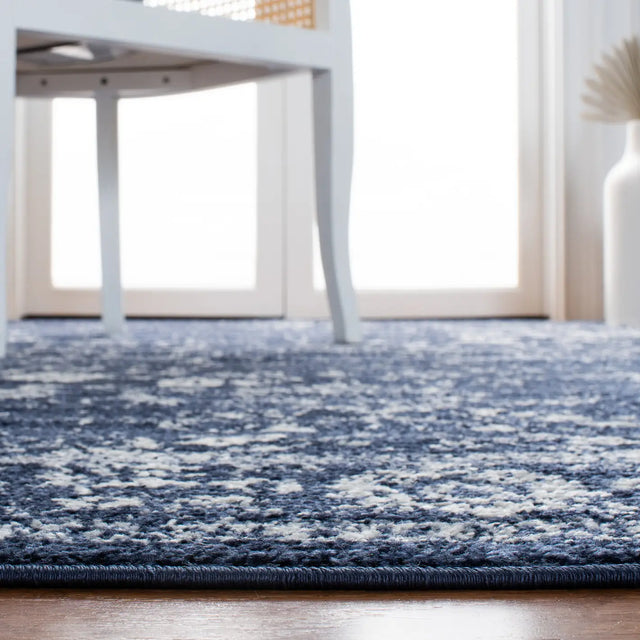 Safavieh Adirondack 4'-0" x 6'-0" Rug in Navy / Ivory
