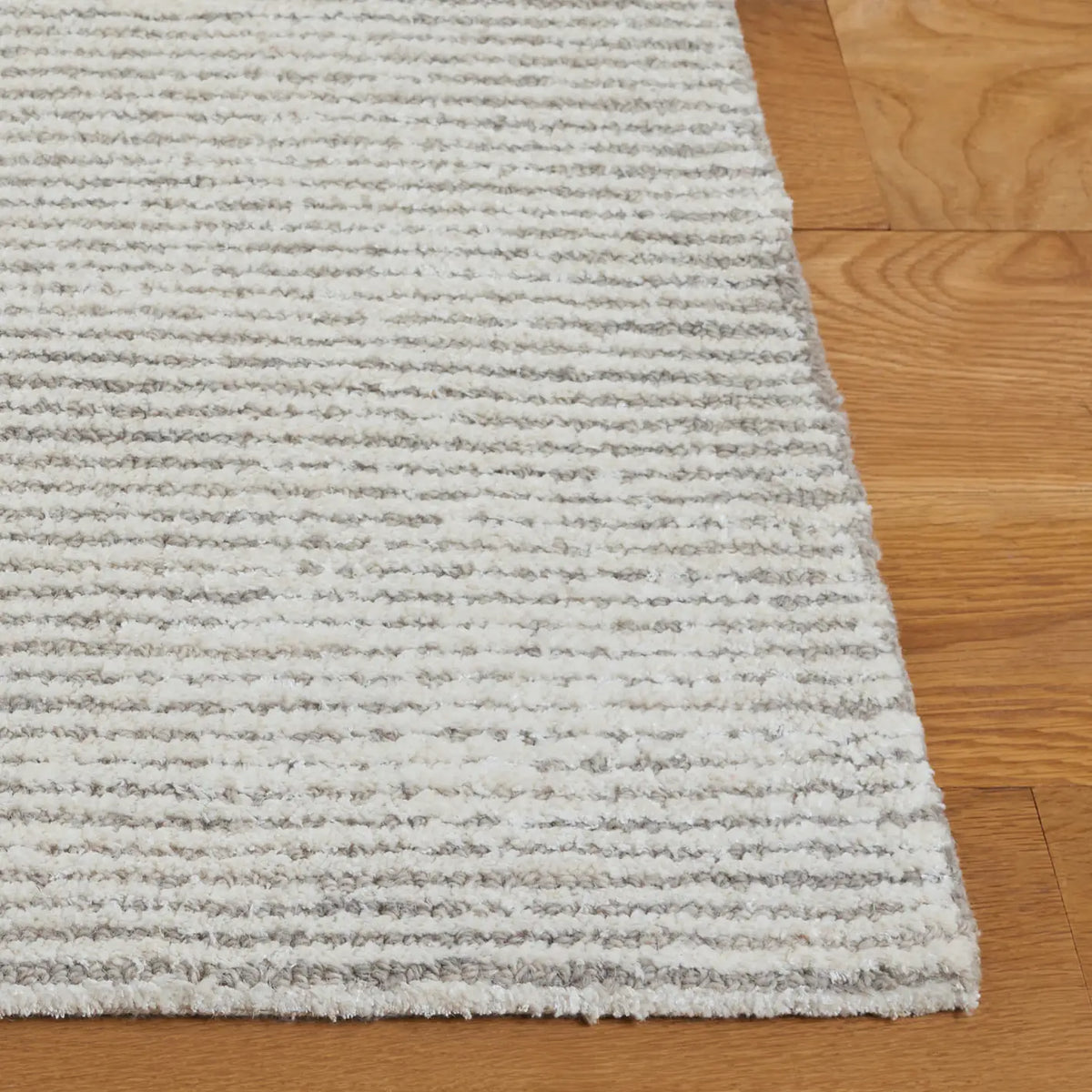 Safavieh Mirage 4'-0" x 6'-0" Rug in Ivory / Grey