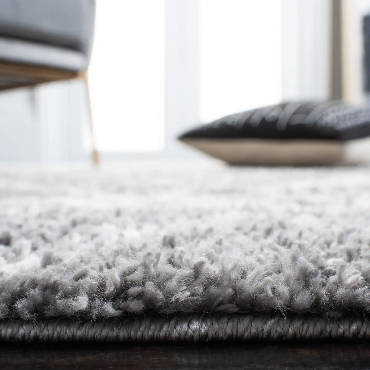 Safavieh Berber Shag 4'-5" x 6'-5" Rug in Light Grey / Cream