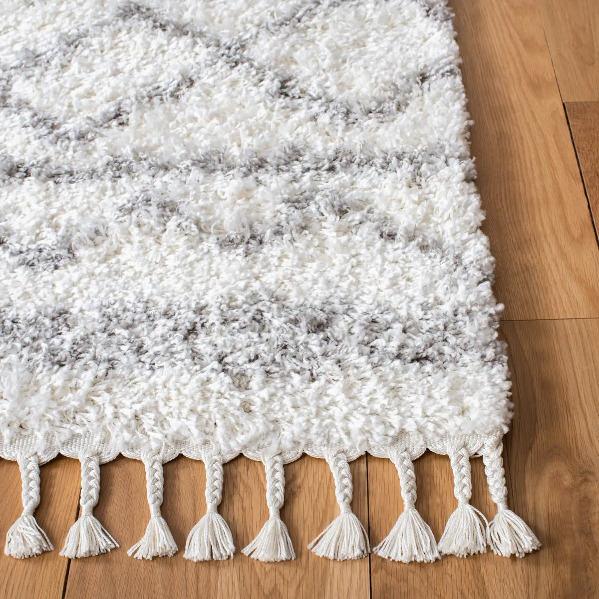 Safavieh Pro Lux Shag 400 4'-0" x 6'-0" Rug in Ivory / Grey