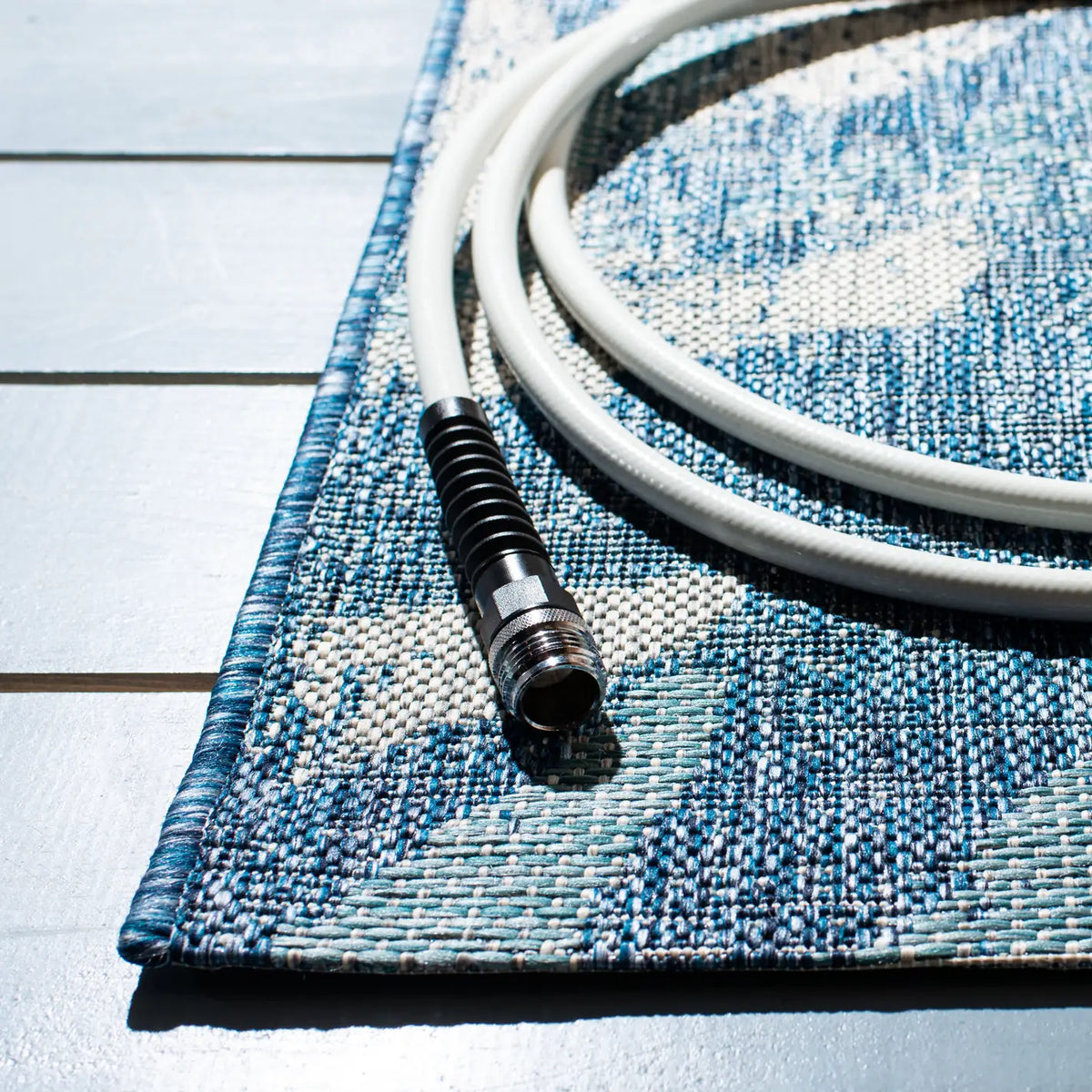 Safavieh Courtyard 4'-0" x 5'-7" Rug in Navy / Blue