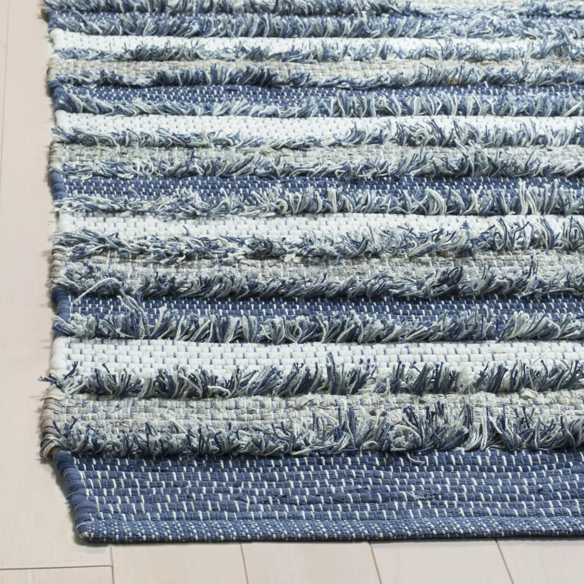 Safavieh Montauk 5'-0" x 8'-0" Rug in Blue / Multi