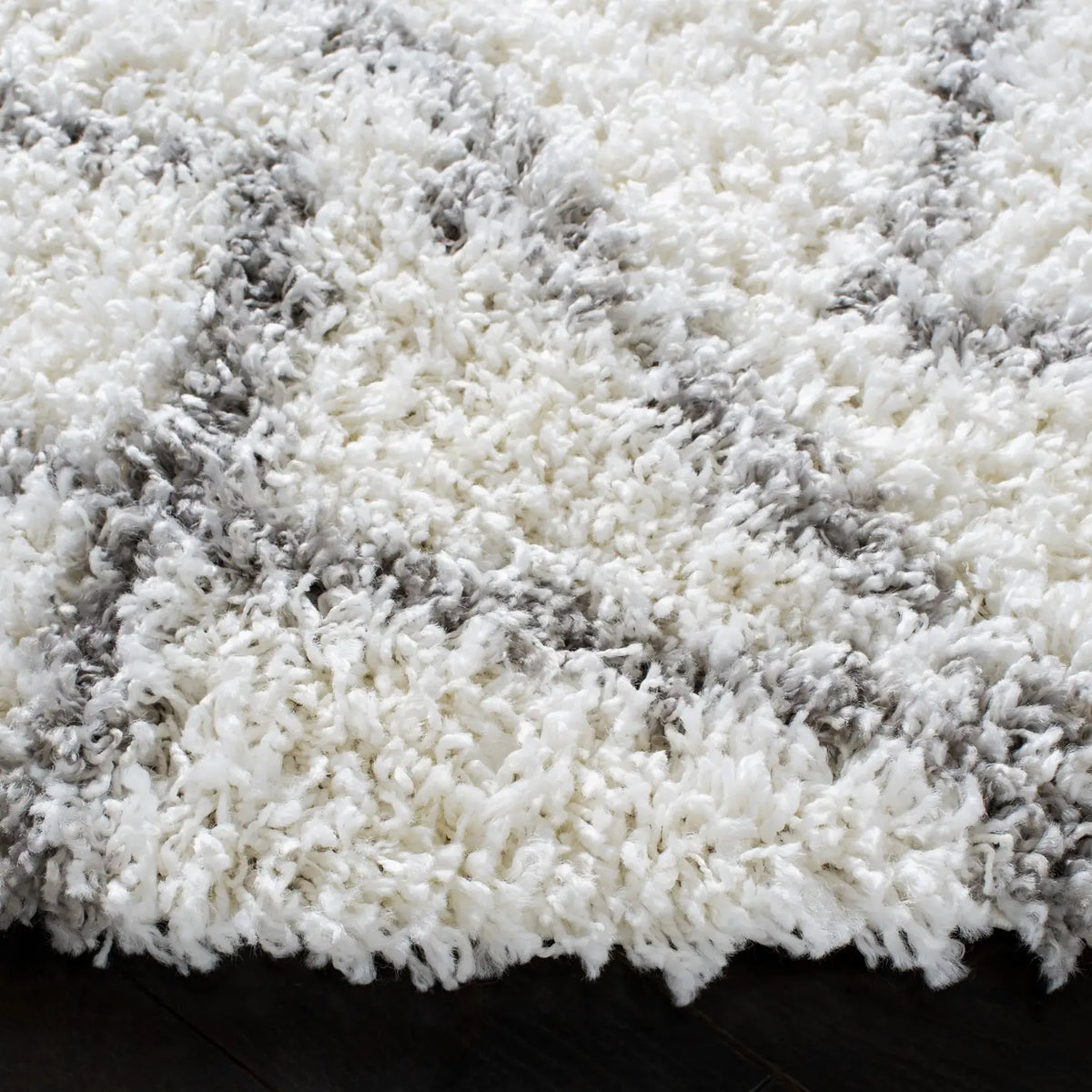 Safavieh Pro Lux Shag 400 6'-7" x 6'-7" Rug in Ivory / Grey