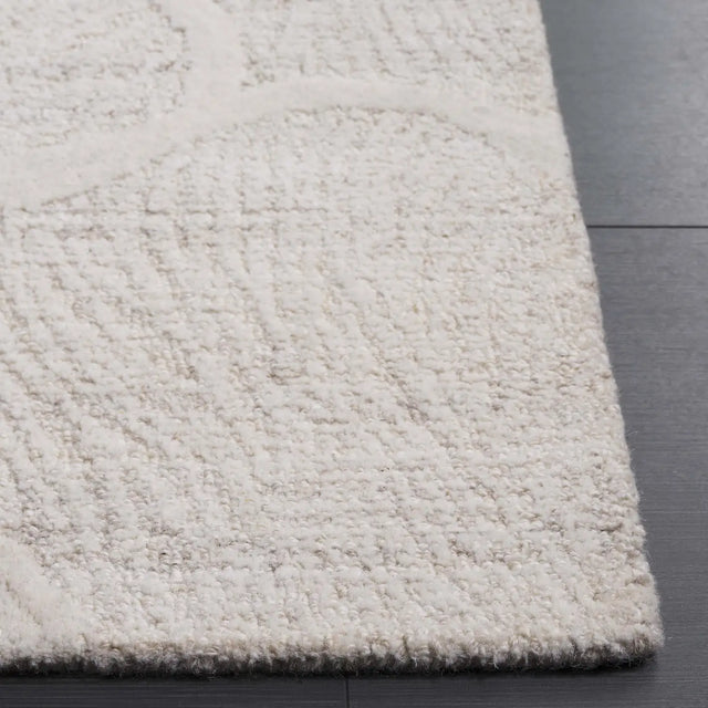 Safavieh Pine 4'-0" x 6'-0" Rug in Beige / Ivory