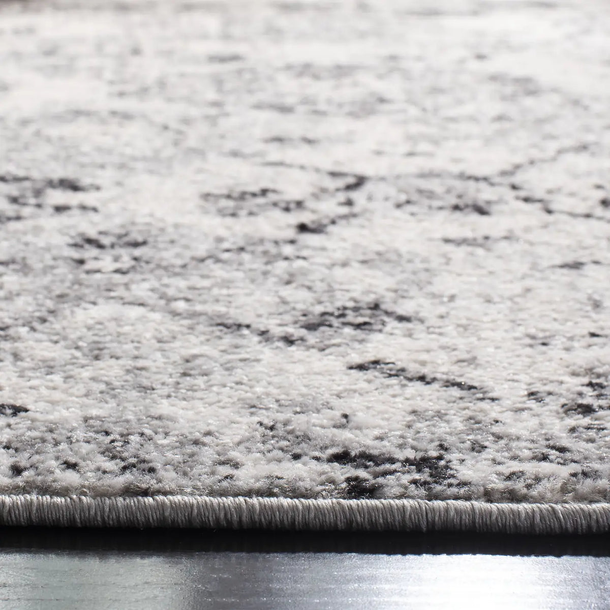 Safavieh Madison 10'-0" x 10'-0" Rug in Silver / Grey