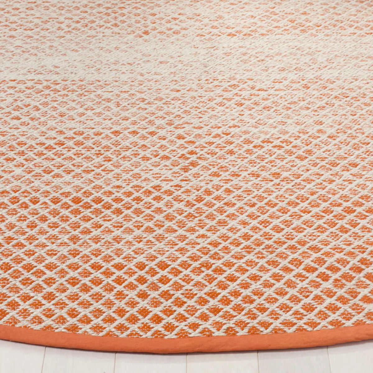 Safavieh Montauk 6'-0" x 6'-0" Rug in Orange / Ivory