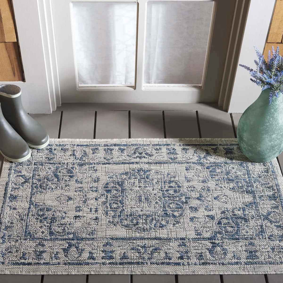 Safavieh Courtyard 2'-0" x 3'-7" Rug in Grey / Navy