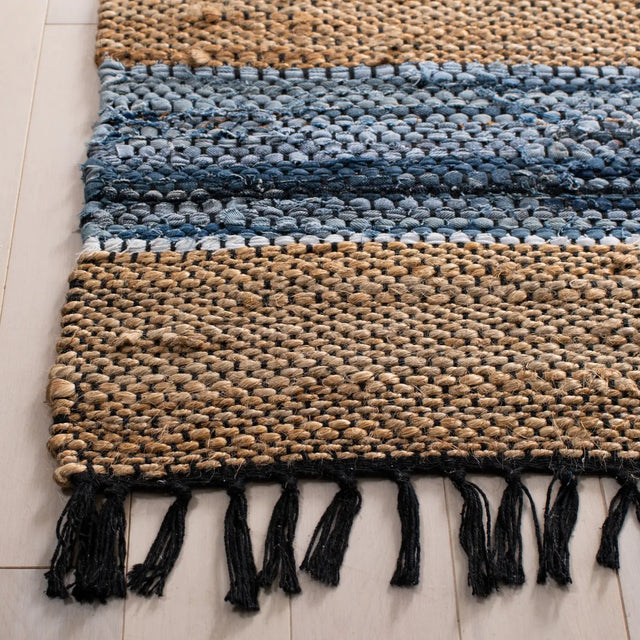 Safavieh Vintage Leather 4'-0" x 6'-0" Rug in Blue / Natural