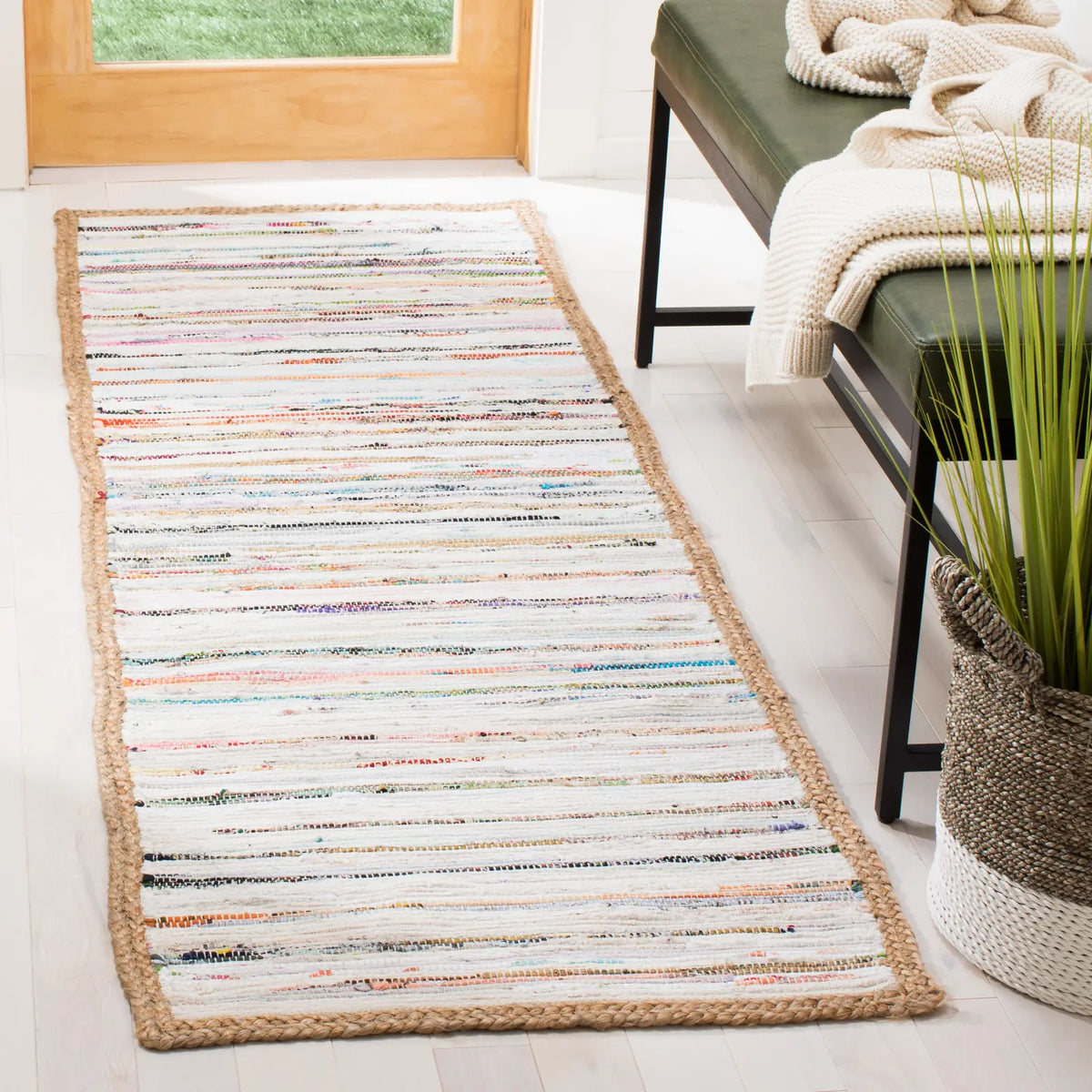 Safavieh Montauk 2'-3" x 7'-0" Rug in Grey / Natural