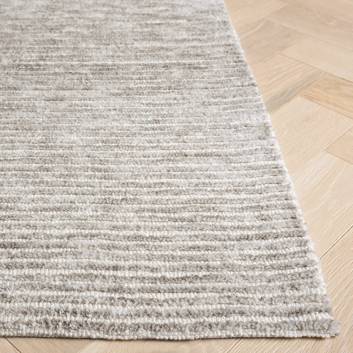 Safavieh Audrey 4'-0" x 6'-0" Rug in Light Grey / Ivory