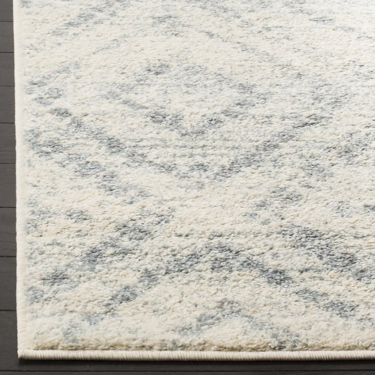 Safavieh Adirondack 4'-0" x 6'-0" Rug in Ivory / Light Blue