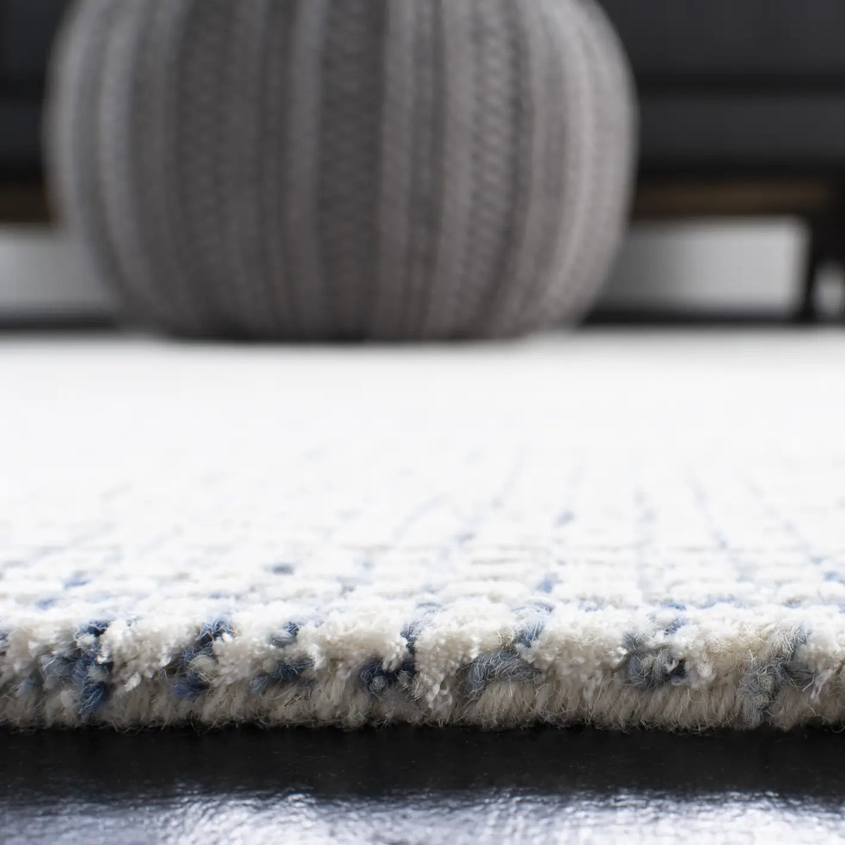 Safavieh Abstract 5'-0" x 8'-0" Rug in Ivory / Blue