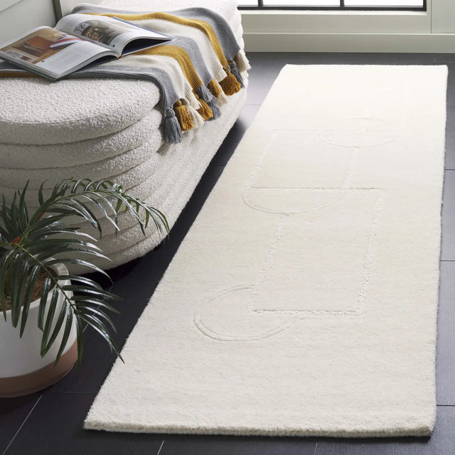 Safavieh Soho 2'-3" x 8'-0" Rug in Beige / Ivory