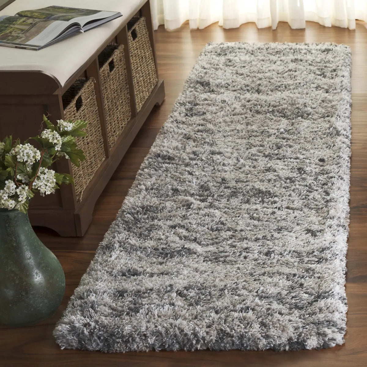 Safavieh Iceland Shag 2'-0" x 6'-0" Rug in Cream / Grey