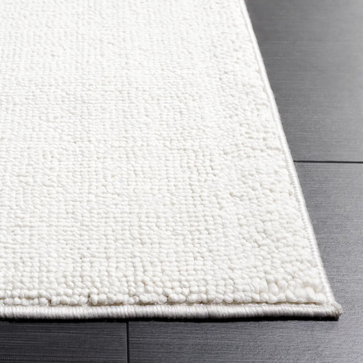 Safavieh River 4'-0" x 6'-0" Rug in Ivory