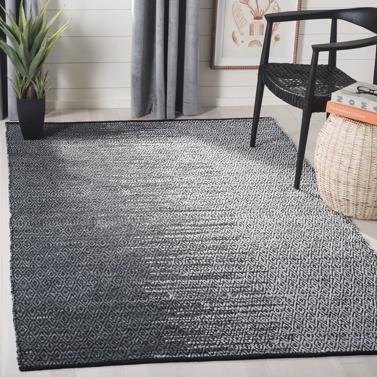 Safavieh Vintage Leather 4'-0" x 6'-0" Rug in Light Grey / Charcoal