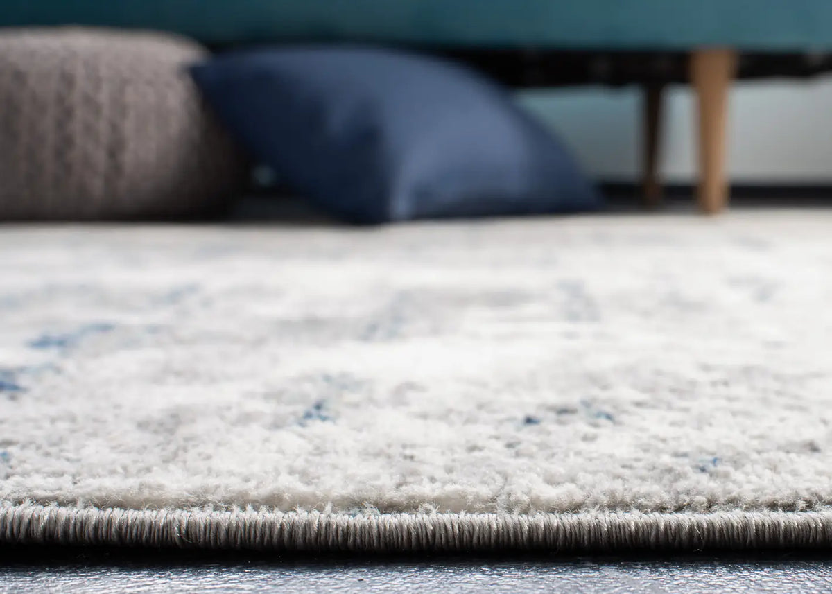 Safavieh Jasper 100 4'-0" x 6'-0" Rug in Grey / Blue
