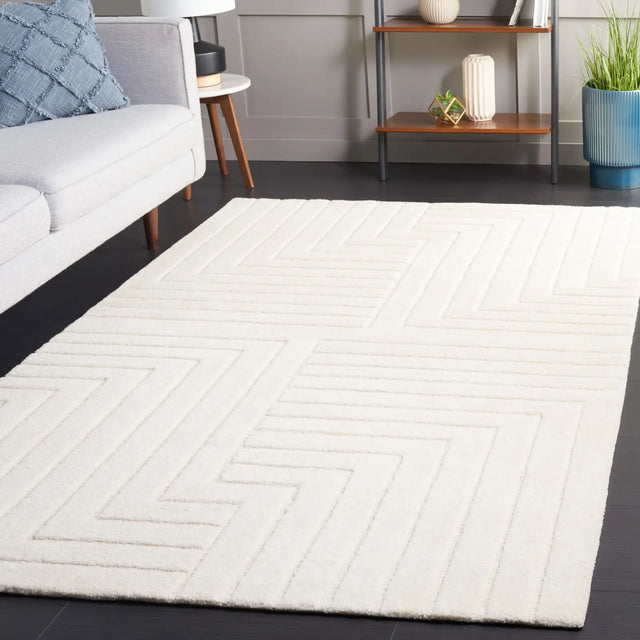 Safavieh Ebony 4'-0" x 6'-0" Rug in Ivory