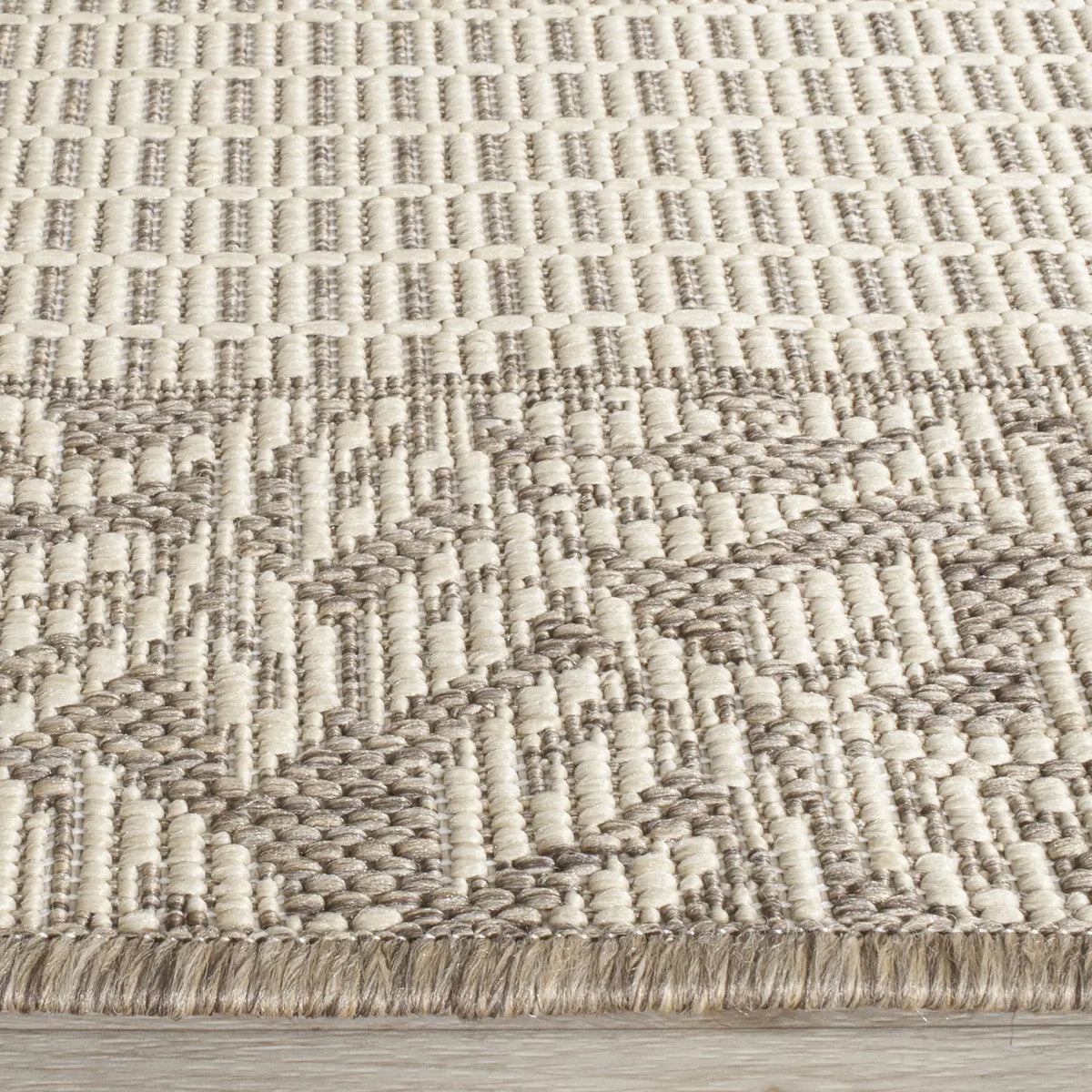 Safavieh Courtyard 2'-3" x 6'-7" Rug in Natural / Brown