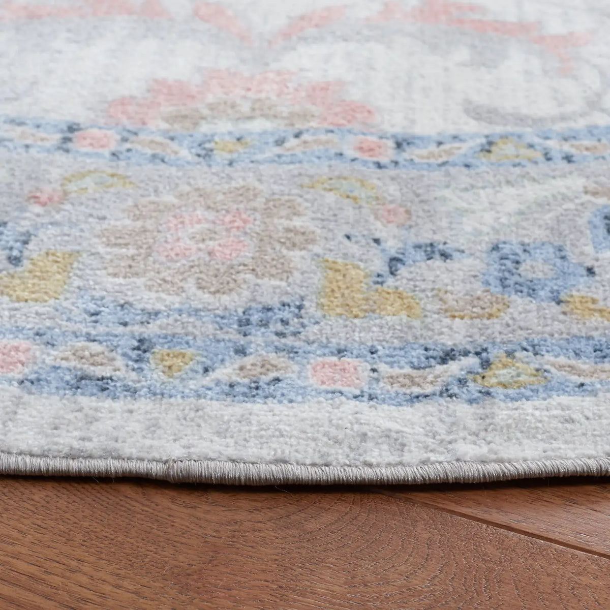Safavieh Bayside 5'-3" x 5'-3" Rug in Beige / Blue