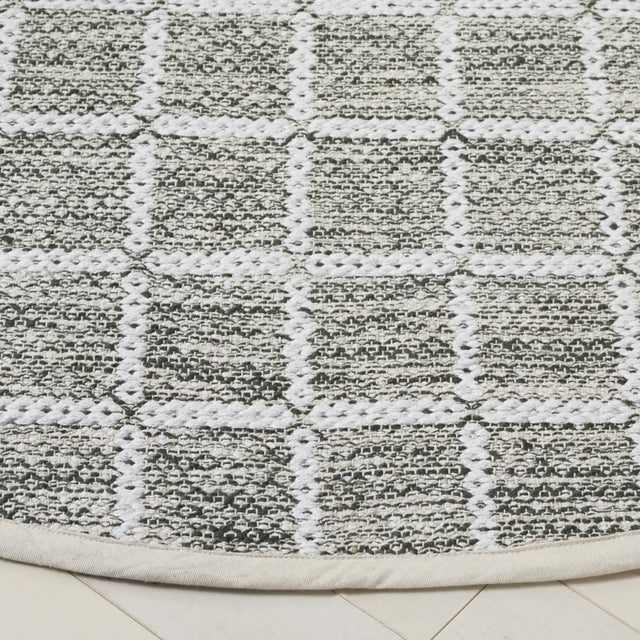 Safavieh Montauk 6'-0" x 6'-0" Rug in Green / Ivory