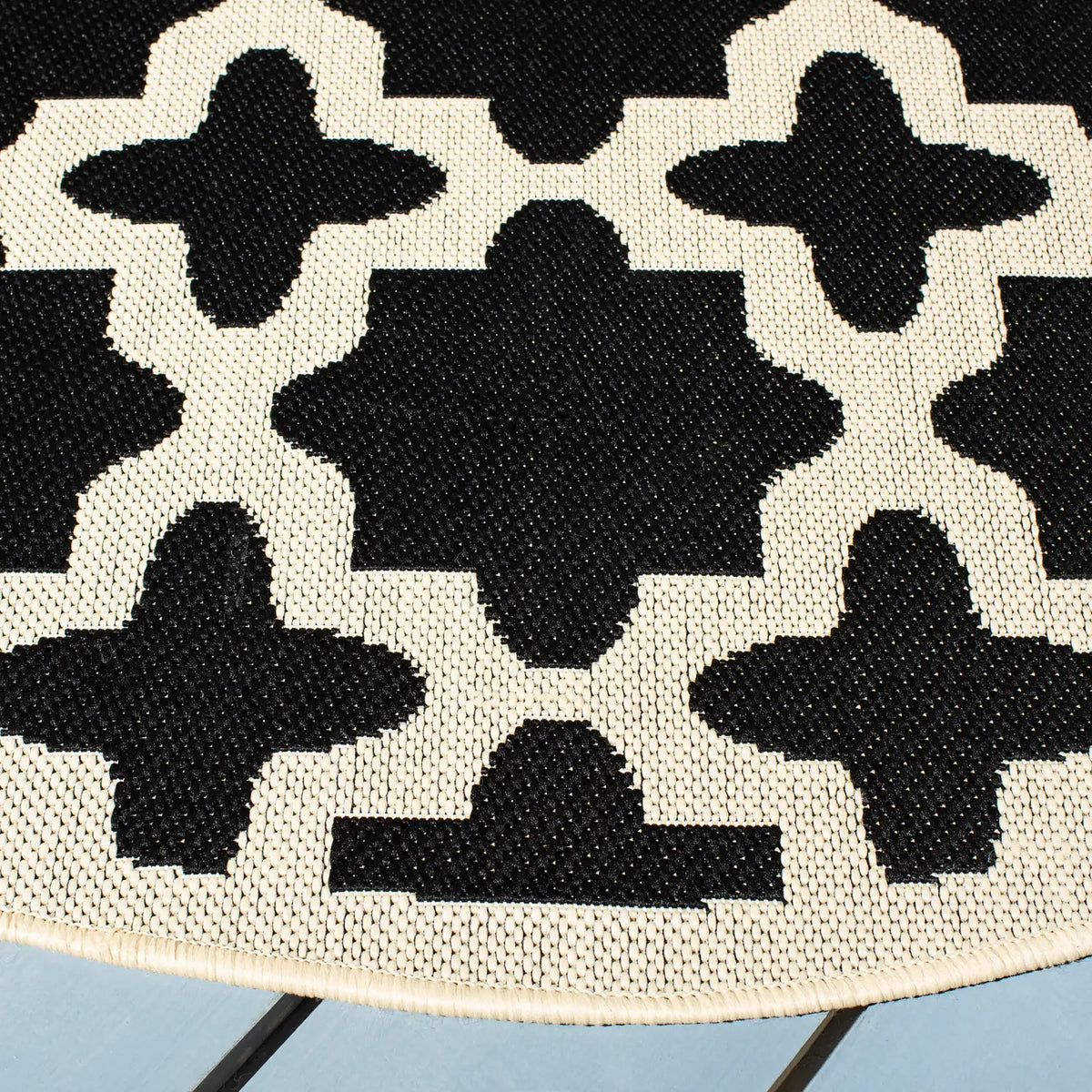 Safavieh Courtyard 5'-3" x 5'-3" Rug in Black / Beige