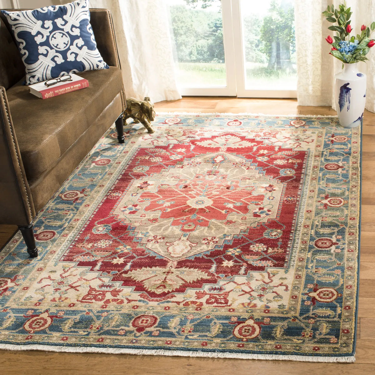 Safavieh Kashan 4'-0" x 6'-0" Rug in Blue / Red
