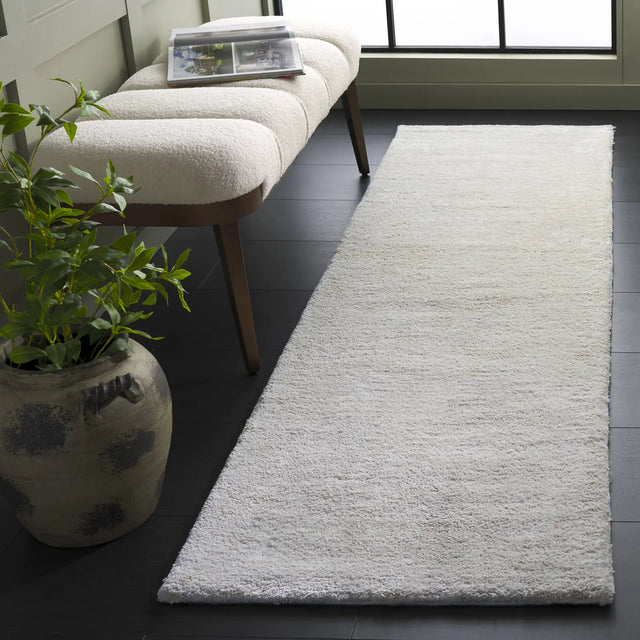 Safavieh Carmine 2'-3" x 8'-0" Rug in Ivory
