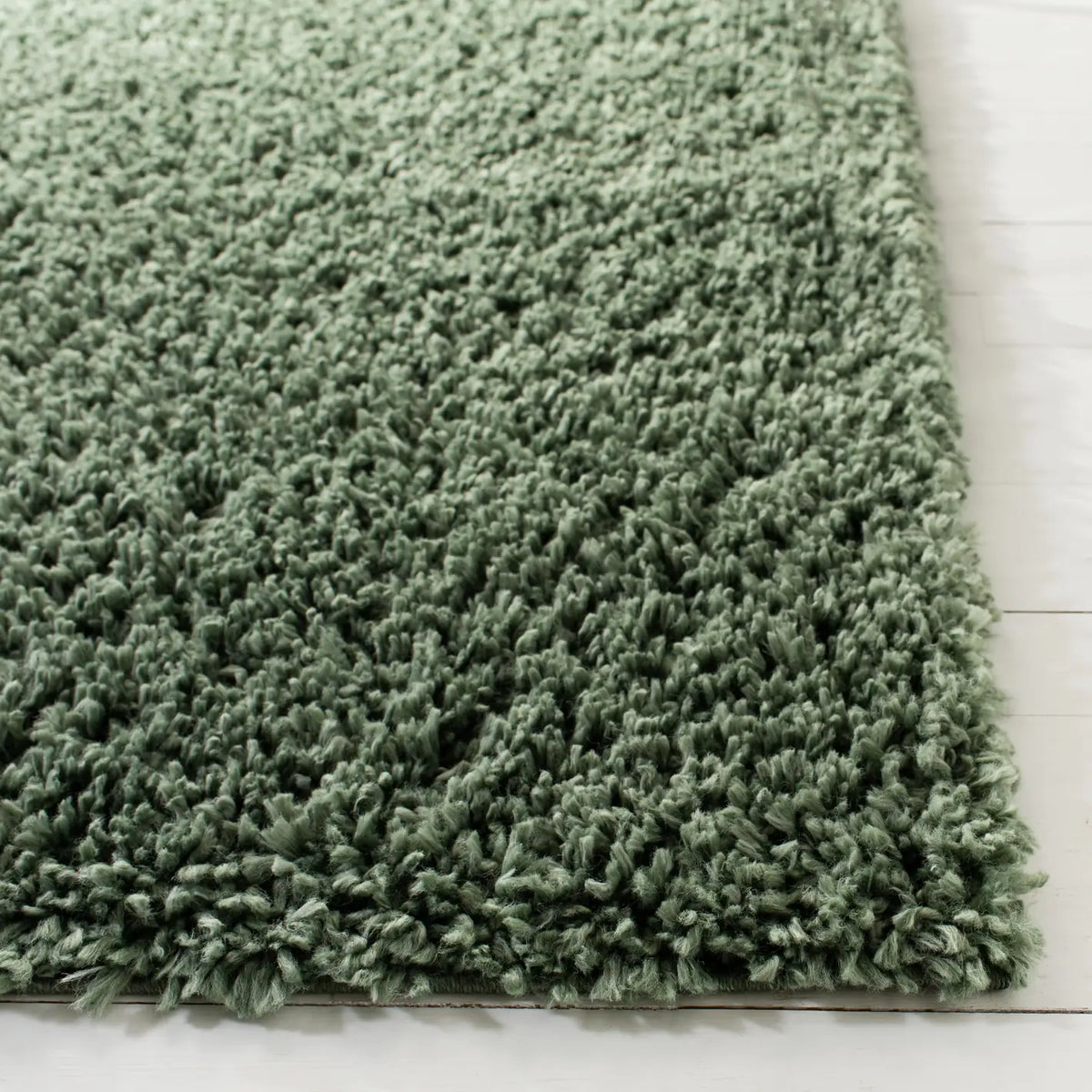 Safavieh August Shag 5'-3" x 7'-6" Rug in Green