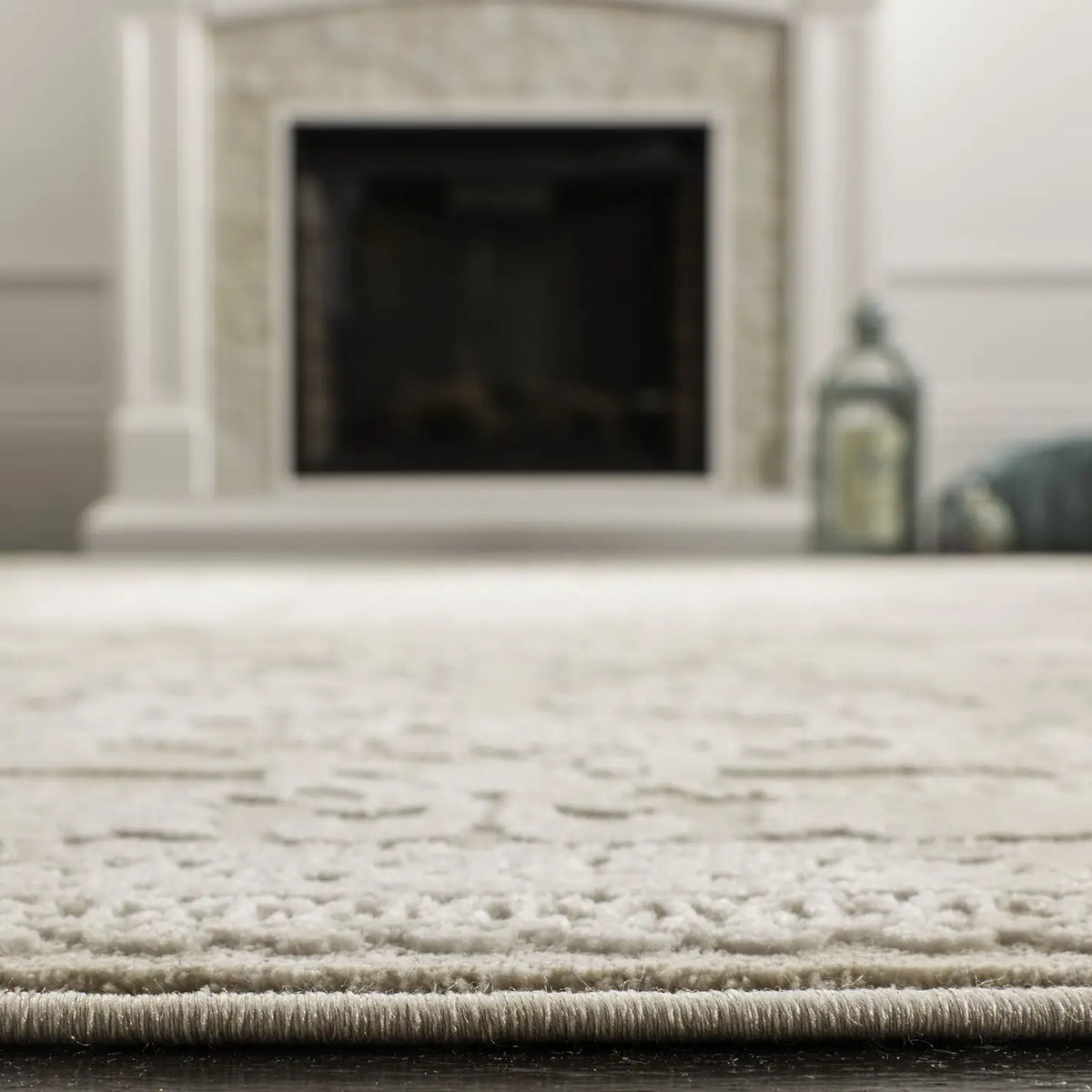 Safavieh Reflection 4'-0" x 6'-0" Rug in Creme / Ivory