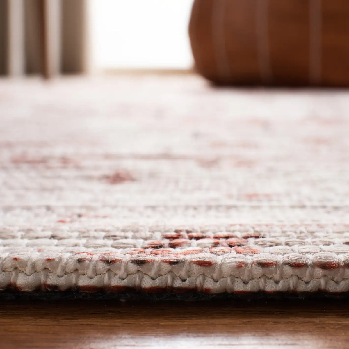 Safavieh Saffron 4'-0" x 6'-0" Rug in Ivory / Rust