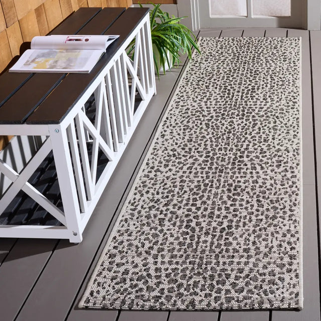 Safavieh Courtyard 2'-3" x 8'-0" Rug in Ivory / Black