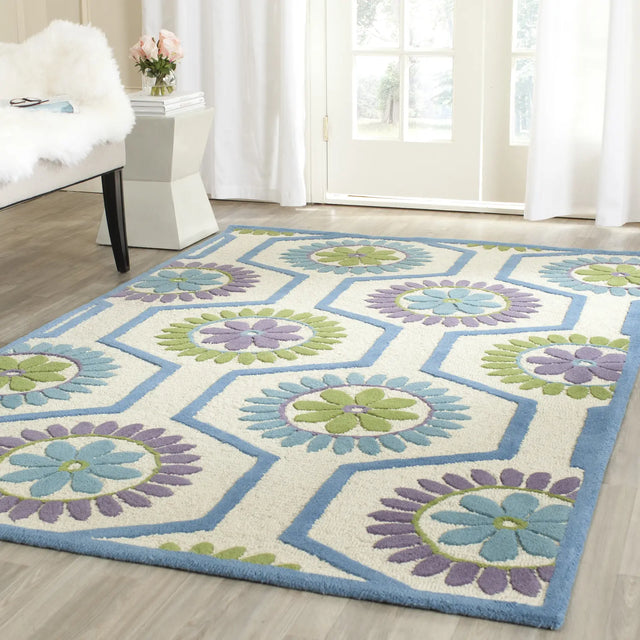 Safavieh Cambridge 4'-0" x 6'-0" Rug in Ivory / Blue
