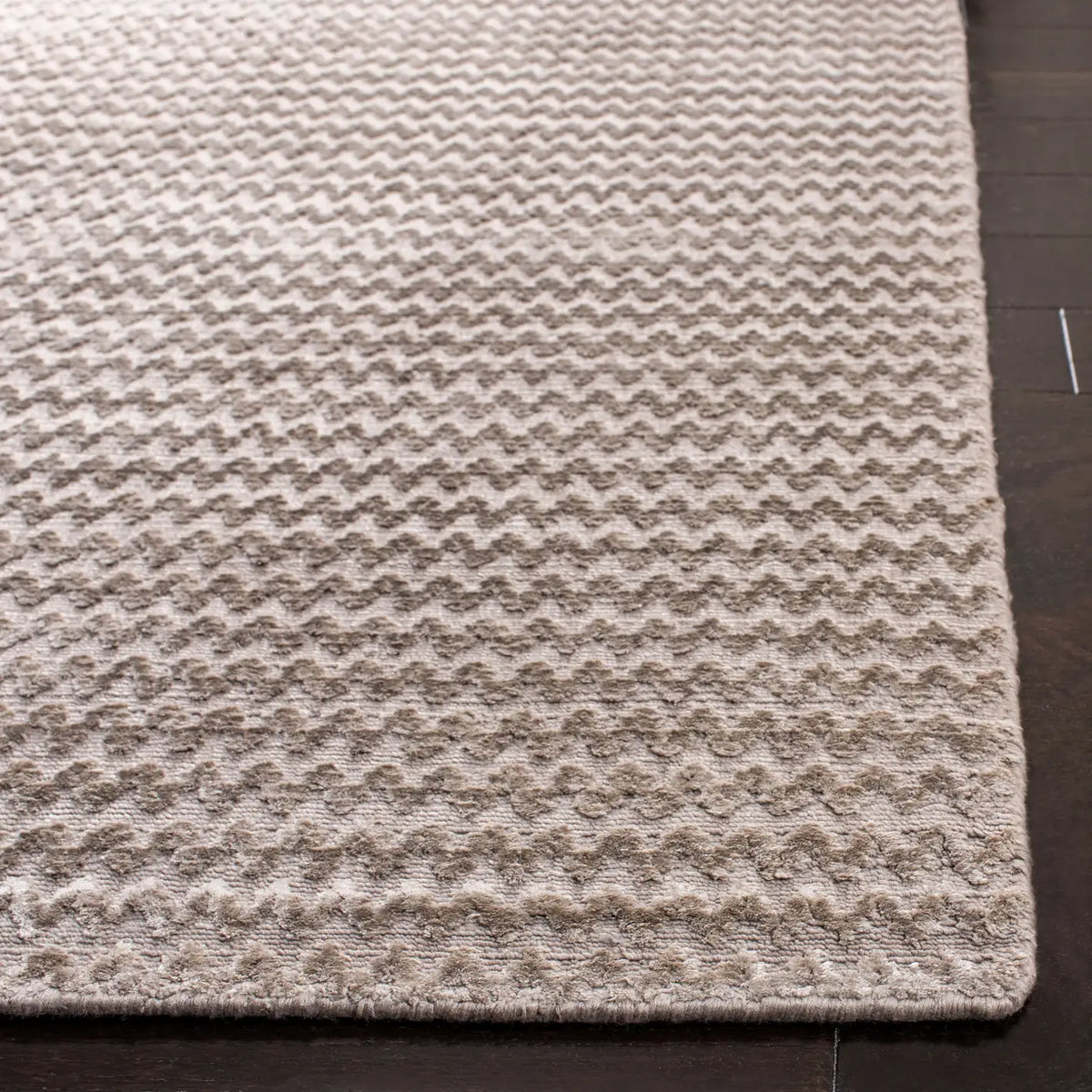 Safavieh Mirage 4'-0" x 6'-0" Rug in Graphite