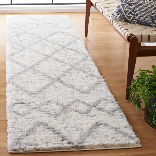 Safavieh Berber Shag 2'-3" x 8'-0" Rug in Ivory / Grey