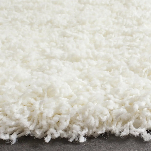 Safavieh Sgl-Laguna Shag 2'-3" x 6'-0" Rug in Ivory