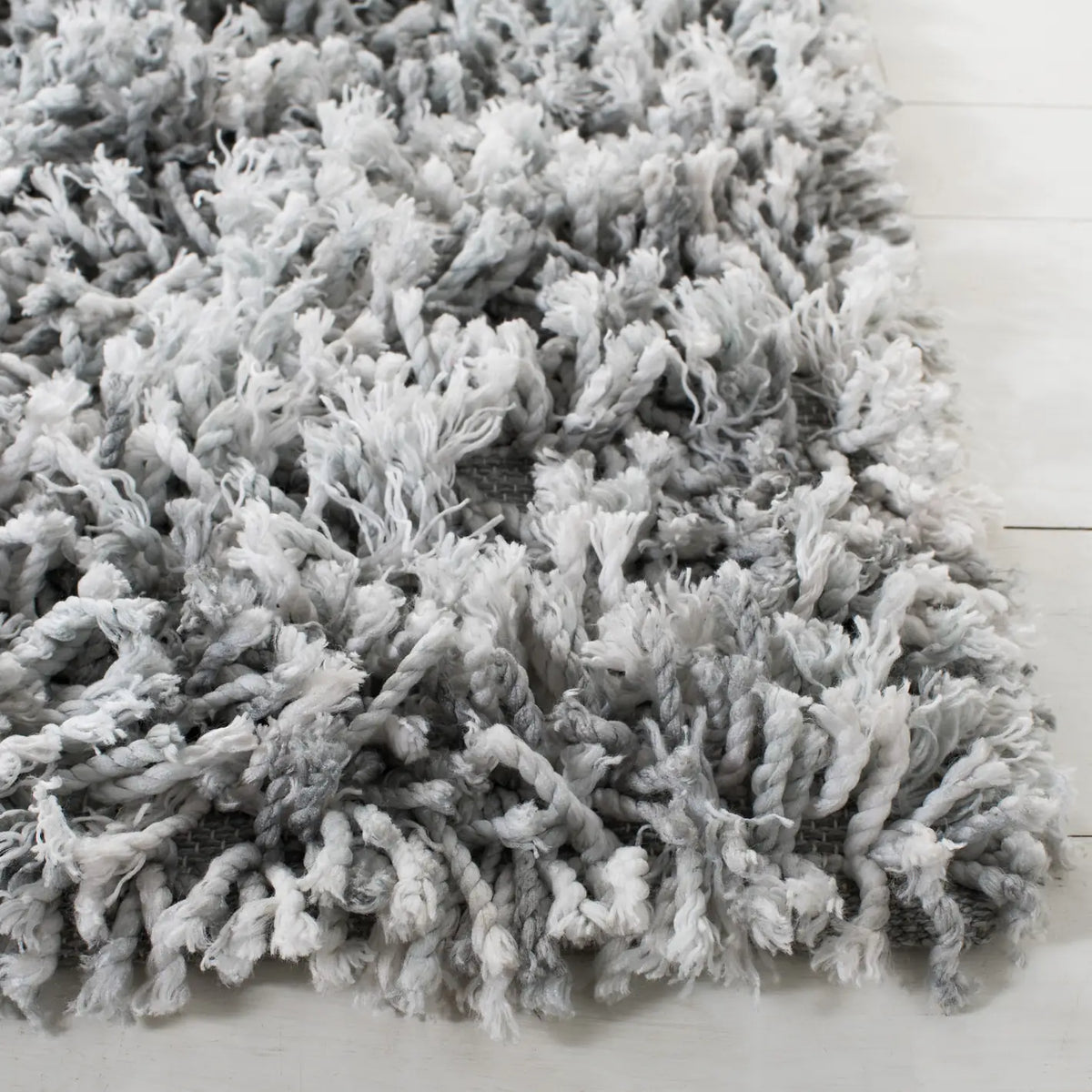 Safavieh Rio Shag 4'-0" x 6'-0" Rug in Grey / Ivory