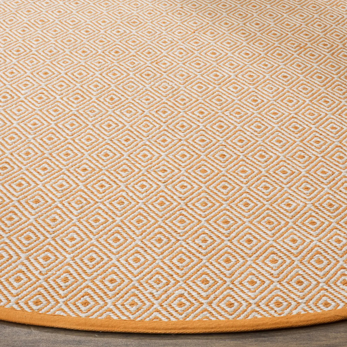 Safavieh Montauk 6'-0" x 6'-0" Rug in Ivory / Rust