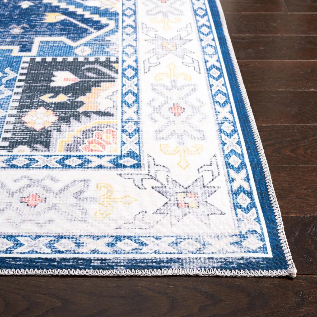 Safavieh Arizona 4'-0" x 6'-0" Rug in Navy / Ivory