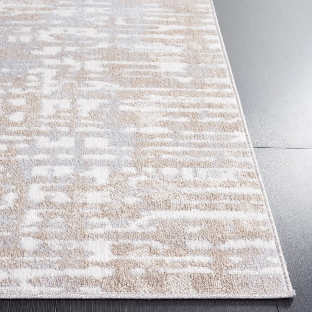 Safavieh Bayside 4'-0" x 6'-0" Rug in Beige / Ivory