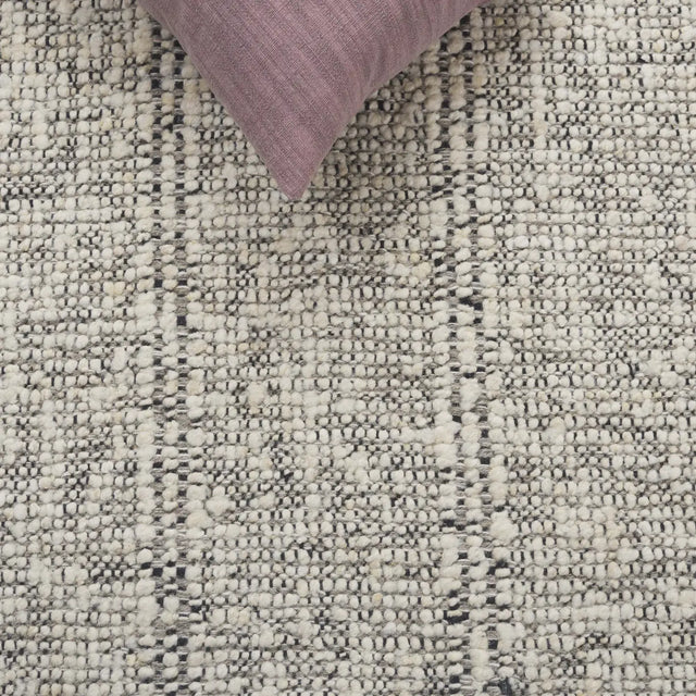 Safavieh Manhattan 4'-0" x 6'-0" Rug in Ivory / Black