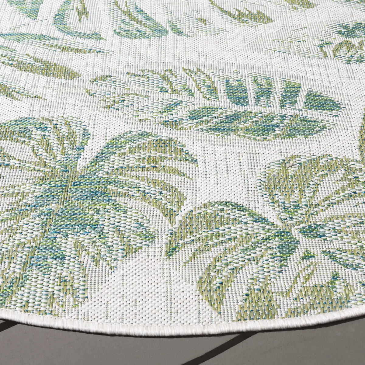 Safavieh Courtyard 6'-7" x 6'-7" Rug in Ivory / Green