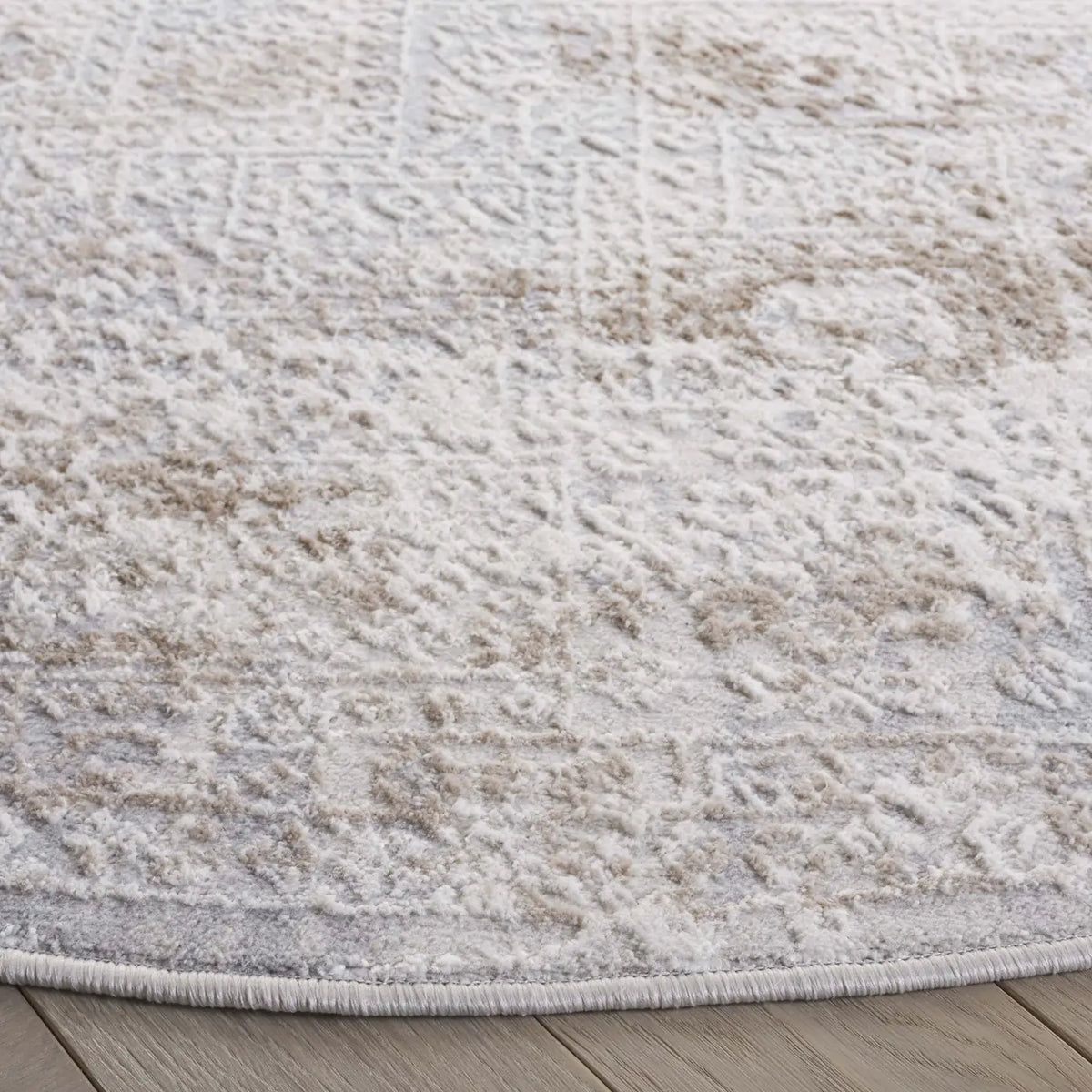 Safavieh Hanna 6'-7" x 6'-7" Rug in Ivory Grey / Beige