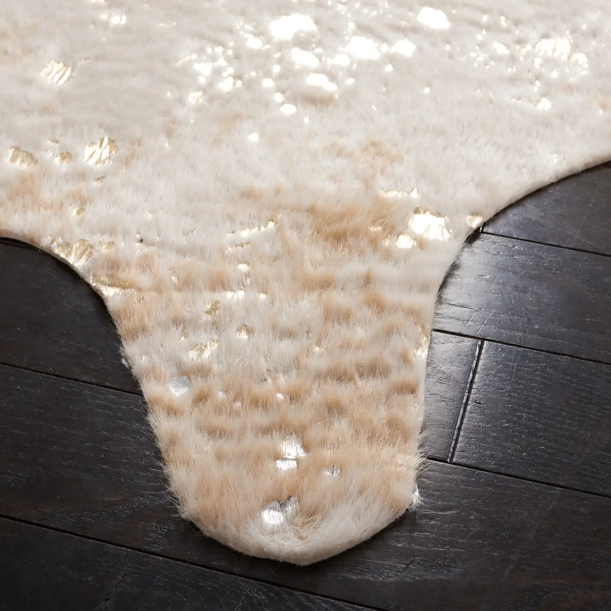 Safavieh Faux Cowhide 5'-0" x 6'-5" Rug in Beige / Gold