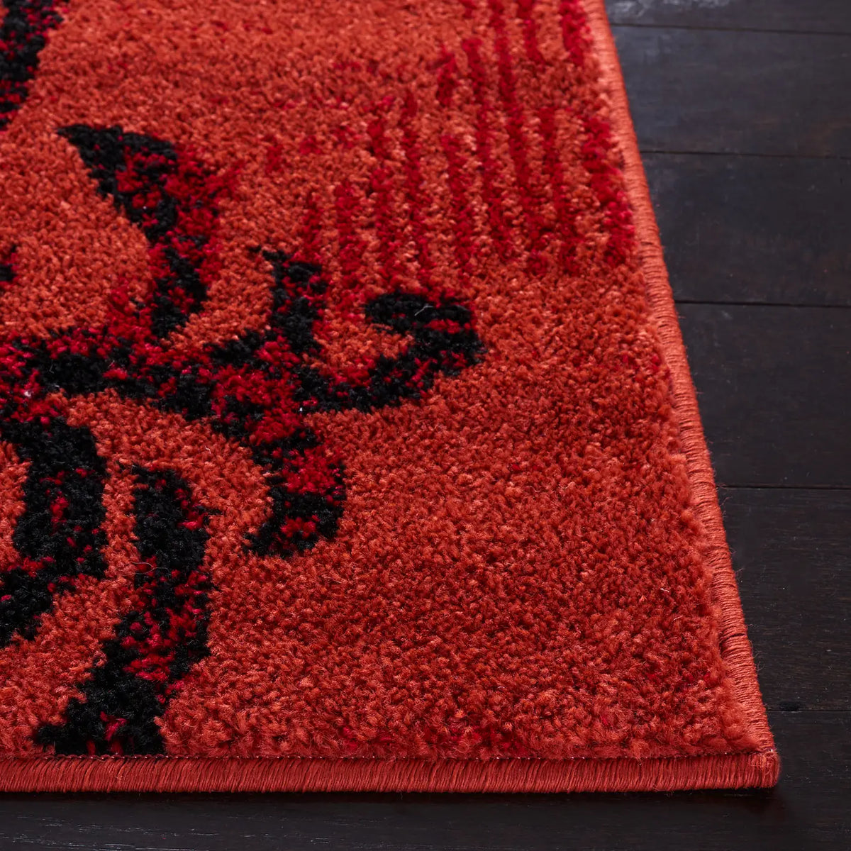 Safavieh Adirondack 4'-5" x 6'-5" Rug in Red / Black