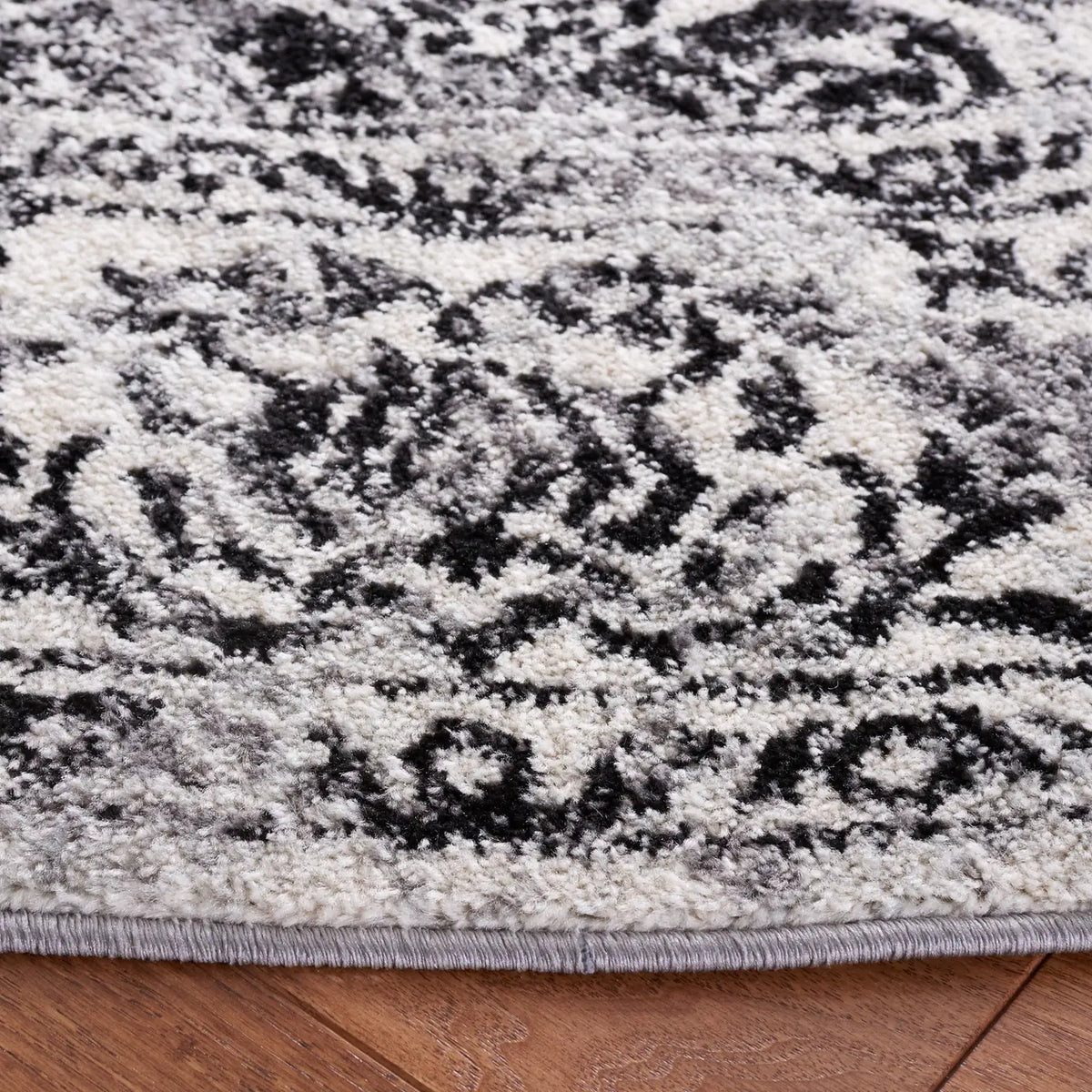 Safavieh Tulum 5'-0" x 5'-0" Rug in Ivory / Black