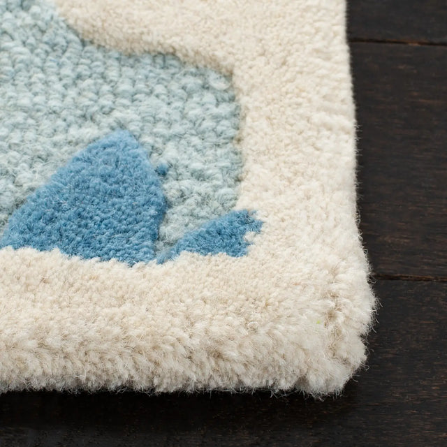 Safavieh Cambridge 5'-0" x 8'-0" Rug in Blue / Ivory