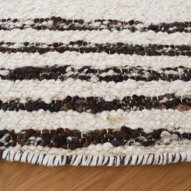 Safavieh Natura 6'-0" x 6'-0" Rug in Black / Ivory
