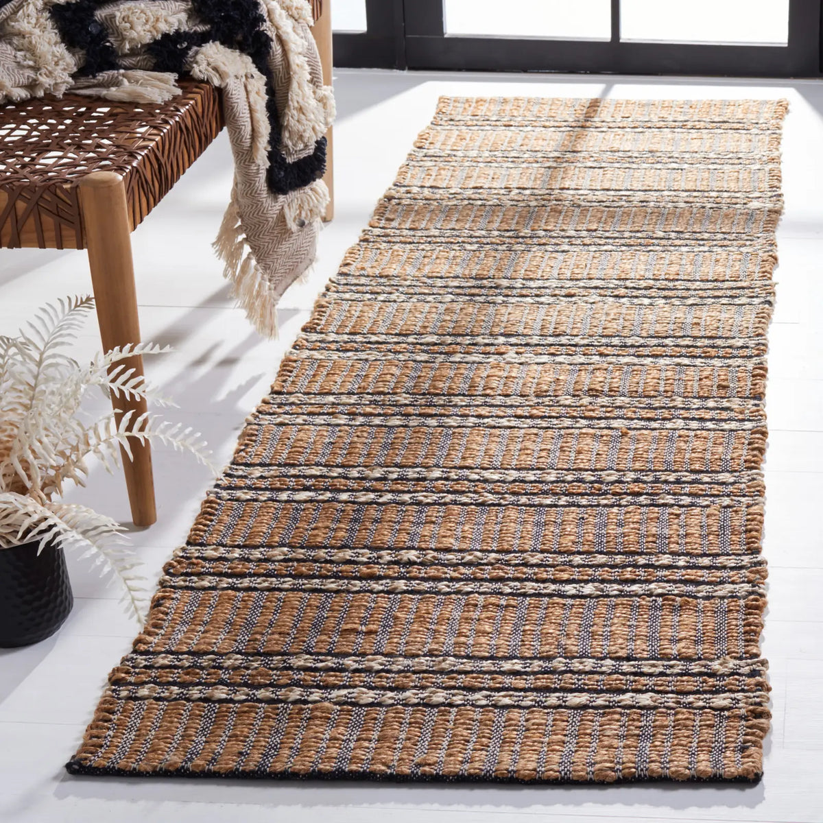 Safavieh Natural Fiber 2'-3" x 8'-0" Rug in Black / Natural