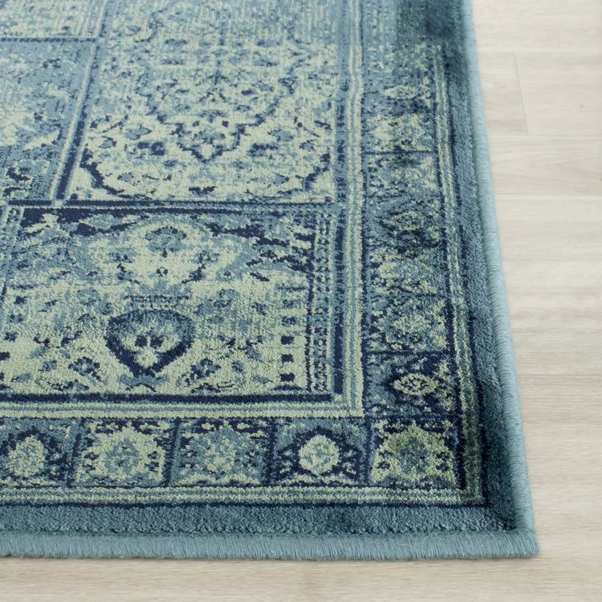 Safavieh Vintage 2'-2" x 10'-0" Rug in Turquoise / Multi